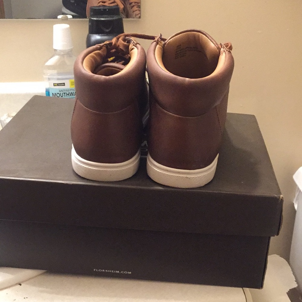 Sneakers - Picture 2 of 5